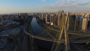 Vista do Sheraton São Paulo WTC Hotel na região da Berrini durante período de grandes eventos na cidade.