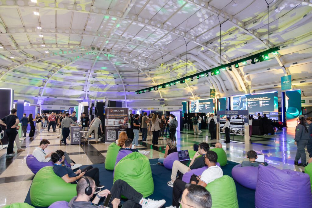 Evento corporativo com plenária e salas simultâneas no WTC Events Center.