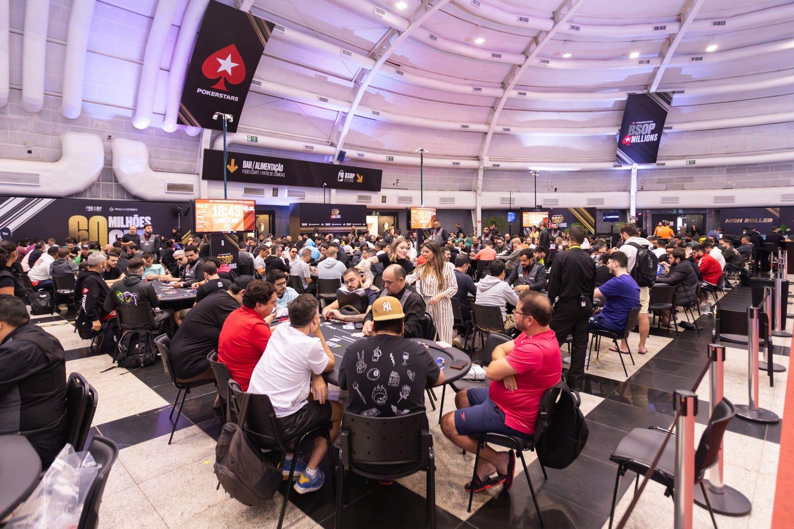 Participantes em diferentes eventos realizados no WTC Events Center durante o mês de julho.